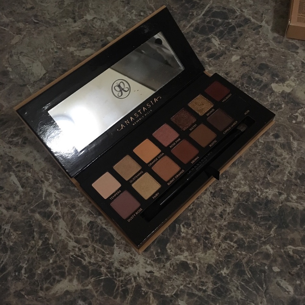ABH Soft Glam palette